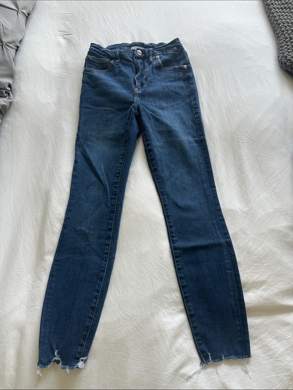 Good American Dark Blue Skinny Jeans with Frayed Hem